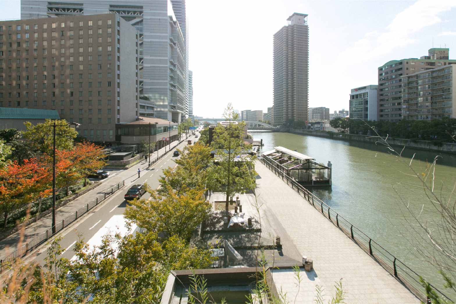 堂島川沿いの中之島の景色