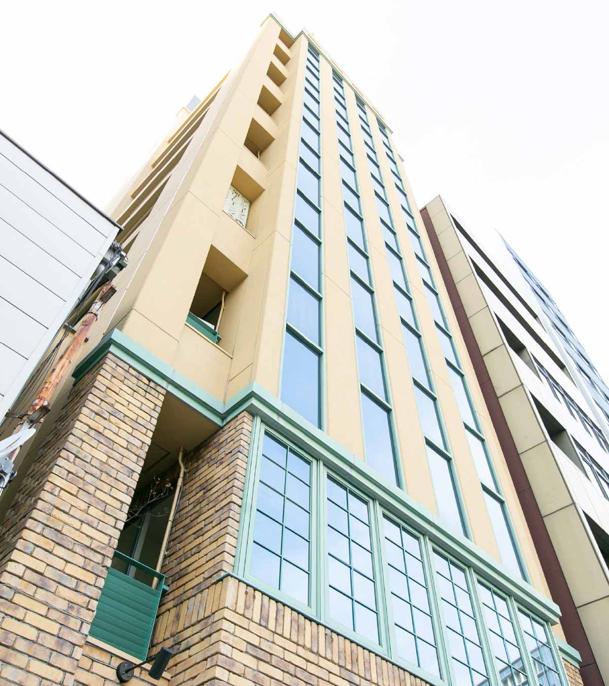 不動産賃貸・管理を象徴する建物外観